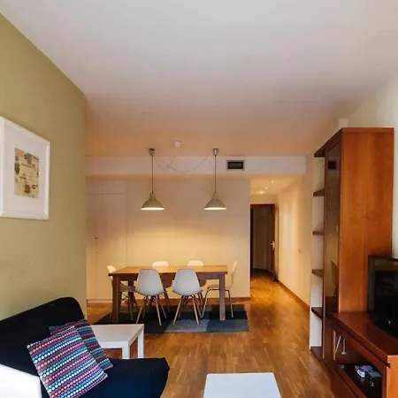 Comfortable 4 Rooms 2Bath W Balcony-3
