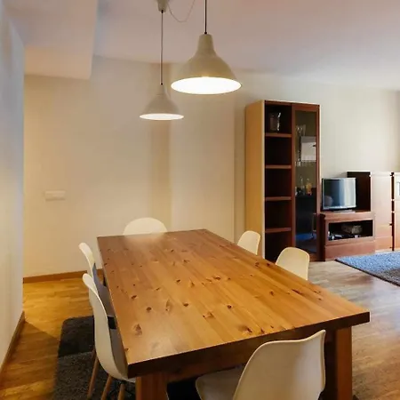 Comfortable 4 Rooms 2Bath W Balcony-2
